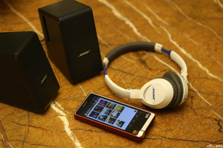 白灰色休闲风头戴式耳机样机