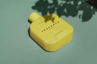 19化妆品瓶子logo样机