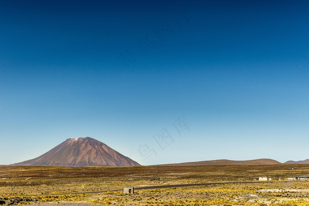 荒漠火山韵，宁静蓝调情