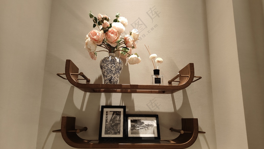 摆设静物，花瓶，相片