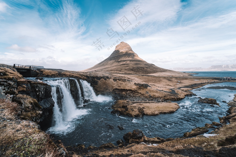 瀑布岩石风景图