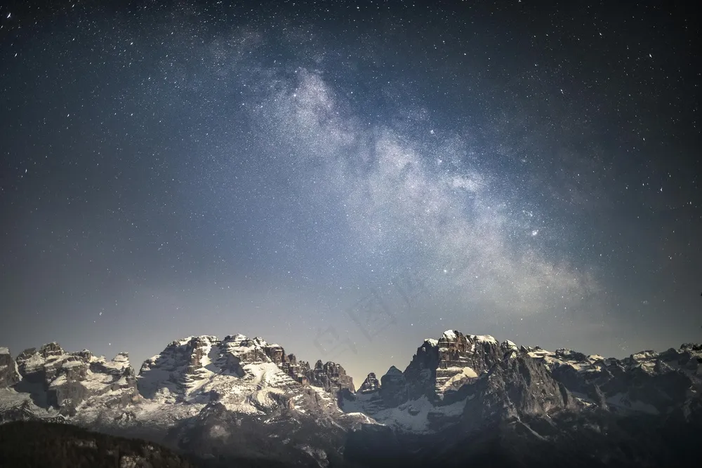 星空下的雪域秘境