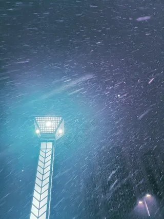 大雪下的路灯