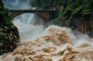 洪水自然灾害防洪预警摄影图