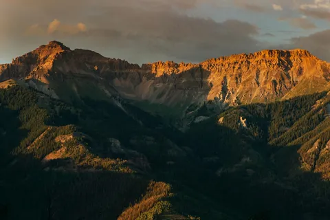 夕阳下的金色山脉 夕阳下的金色山脉