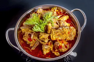 羊蝎子火锅美食图片