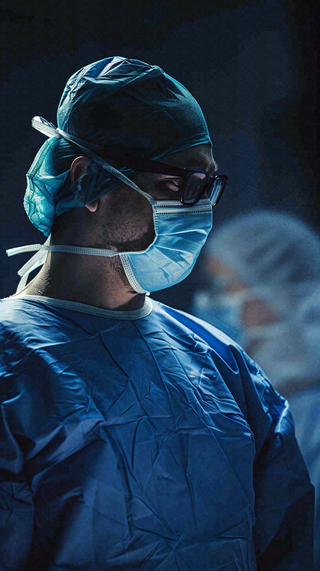 手术室的医生防护服卫生医疗医务人员劳动节摄影图