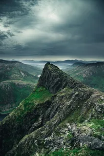 云雾缭绕的山脉 云雾缭绕的山脉