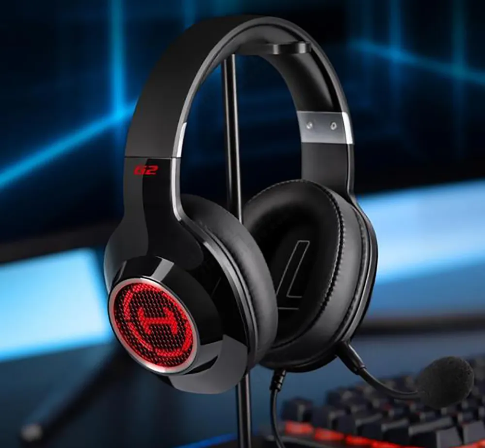 纯黑色挂立科技感头戴式耳机样机