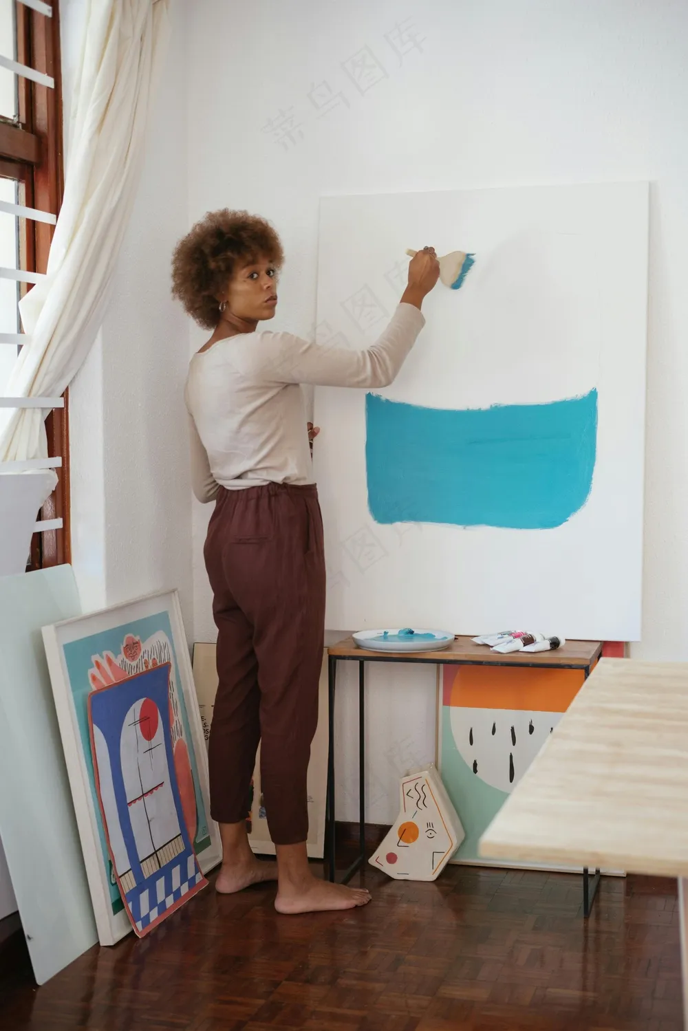 免费 女人绘画照片 素材图片