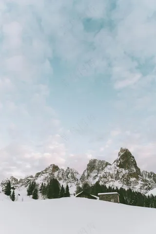 雪域孤屋静谧景·灰白山水艺术赏