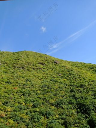 山丘 蓝天 白云