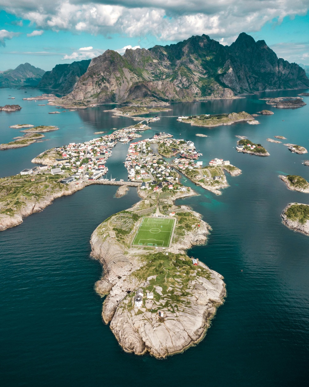 碧波环绕的宁静岛屿