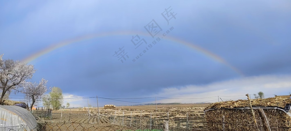 彩虹村落白云