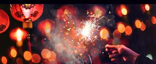 新年春节燃放烟花爆竹庆祝喜庆热闹国庆小年除夕夜摄影图