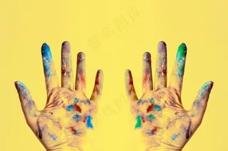 免费 双手沾上油漆 素材图片