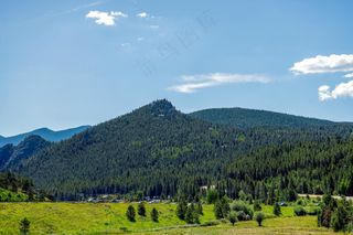 静谧山峦：写实风格自然风景摄影