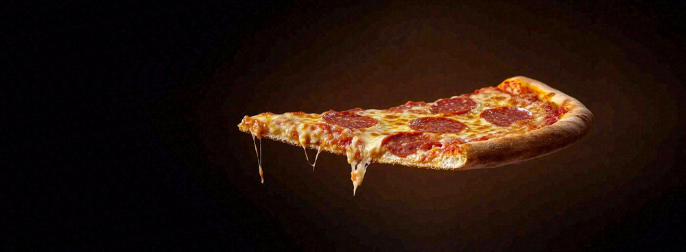 美味的披萨芝士培根腊肠美食摄影图