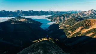 山巅俯瞰·自然风光·蓝白交织·壁纸美图