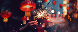 新年春节燃放烟花爆竹庆祝喜庆热闹国庆小年除夕夜摄影图