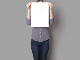 手举广告招贴海报展示-156