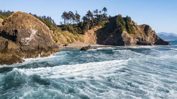 澎湃海岸蓝绿韵·自然野趣·蓝白交织·风光欣赏