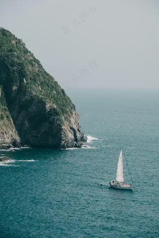 孤帆远航静谧图·朦胧海景风·蓝绿交织·壁纸留念