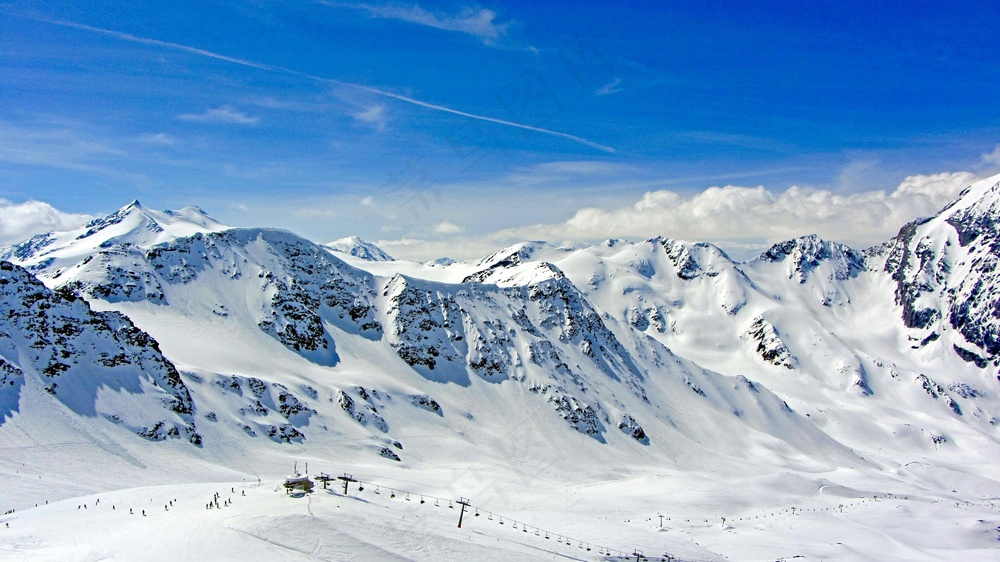 皑皑雪山蔚蓝天空之美景