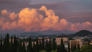 城市日落宁静景·温馨柔和风·橙粉蓝交织·壁纸装饰照