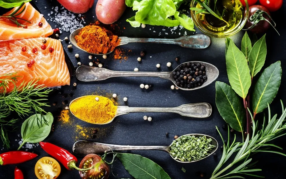 桌子上的食物与调料 桌子上的食物与调料