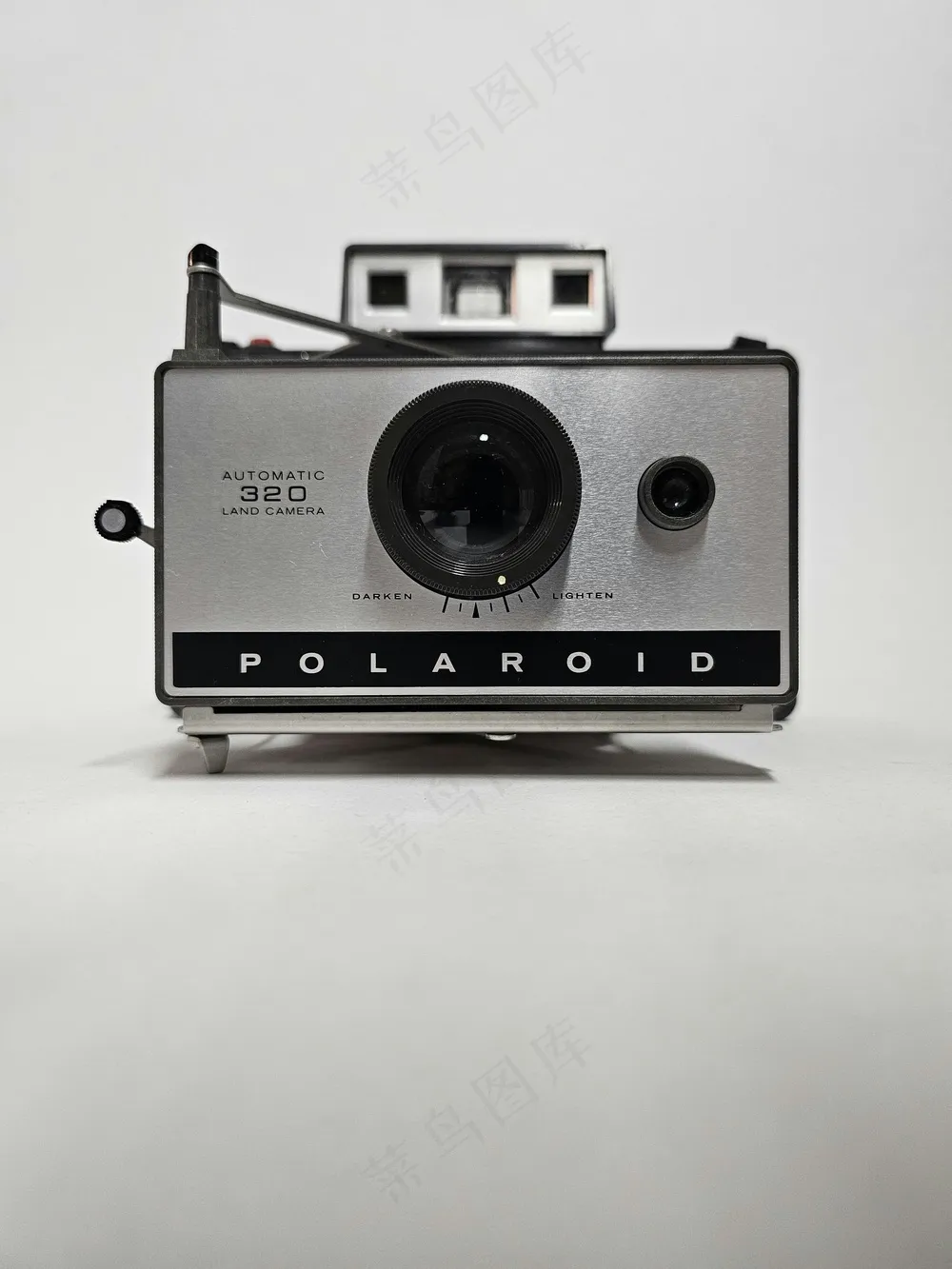 白色背景下的相机细部摄影