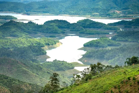 静谧山丘绿意浓 静谧山丘绿意浓