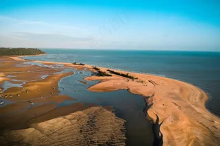 宁静蓝调：航拍的自然风光