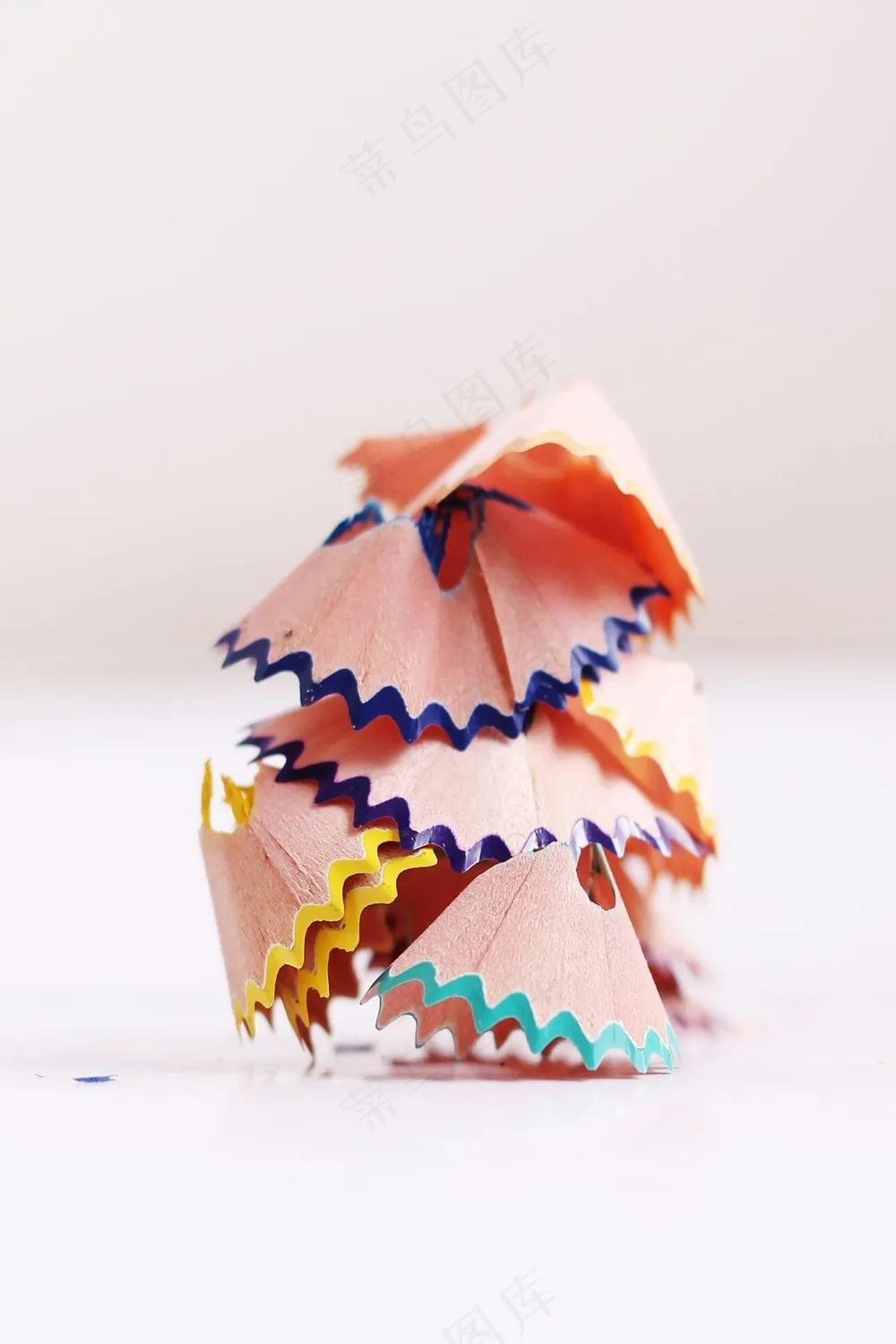 免费 棕绿色和黄色成堆的铅笔剪 素材图片