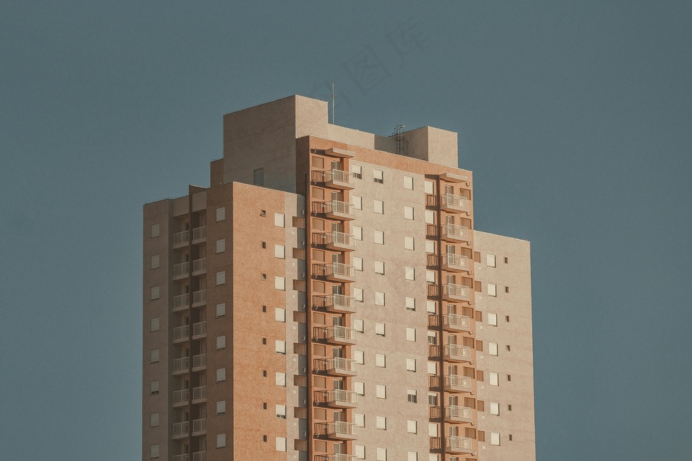 免费 棕色和米色的高层建筑 素材图片