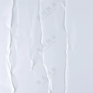 白色皱褶纸张