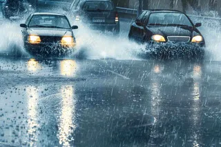 暴雨天气预警摄影图