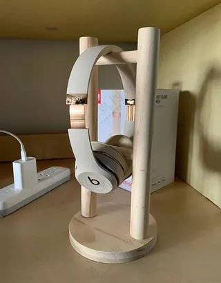 米白色日常居家风头戴式耳机样机