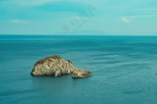 蓝天大海海*礁石