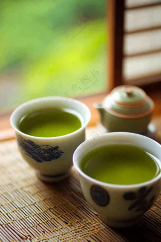 绿茶青花瓷瓷器品茶摄影图