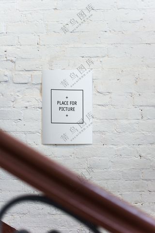 空白墙面招贴海报展示psd样机-256
