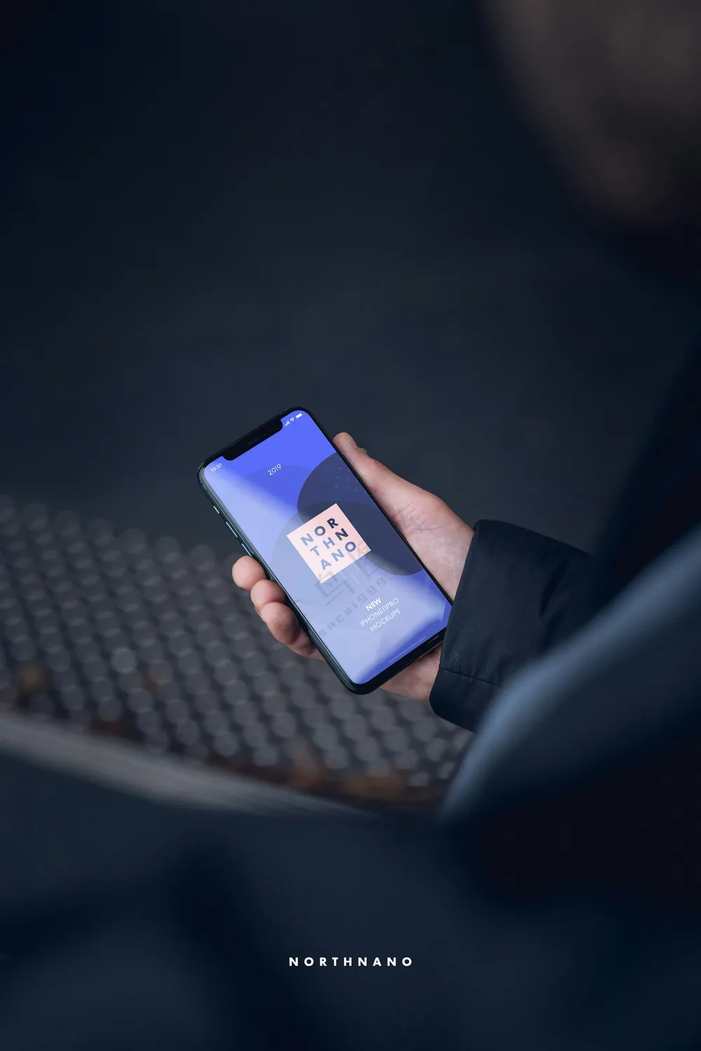 户外模特手持手机样机PS模板-06