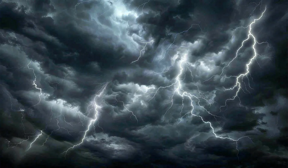 暴雨天气预警摄影图