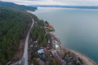 静谧湖畔，自然之韵