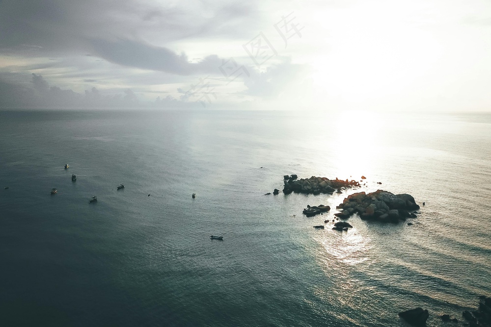 宁静海韵：航拍蓝调时光
