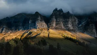 神秘暮光下的蜿蜒山脉-摄影收藏