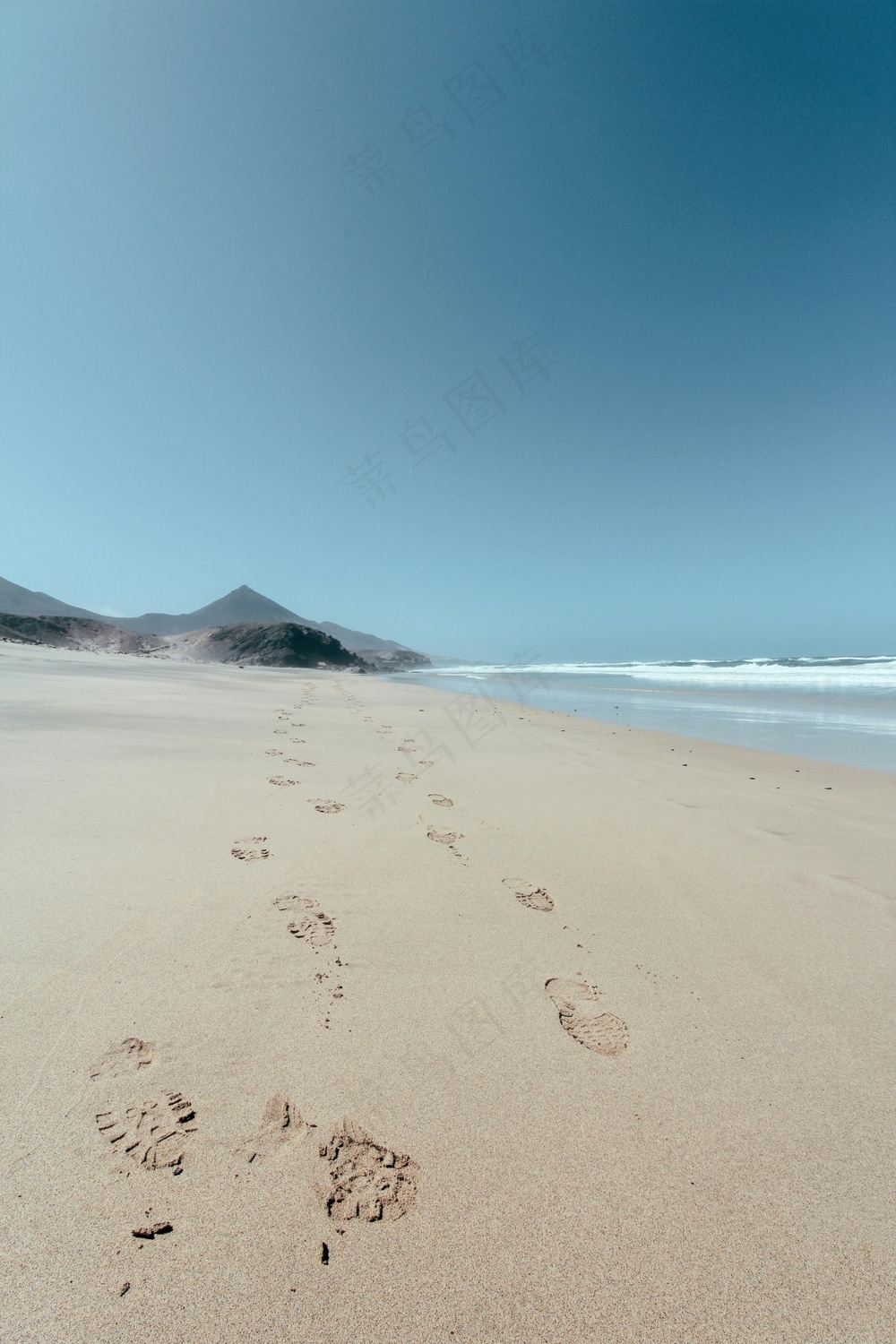 海岸静步悠然图·简约清新·黄蓝交织·装饰佳选