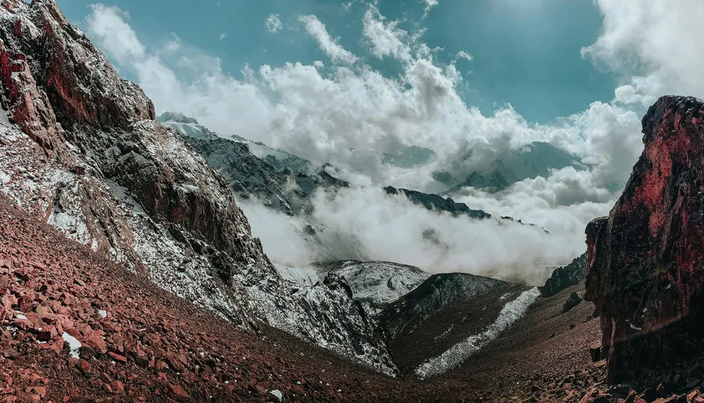 天空之巅的壮丽云海