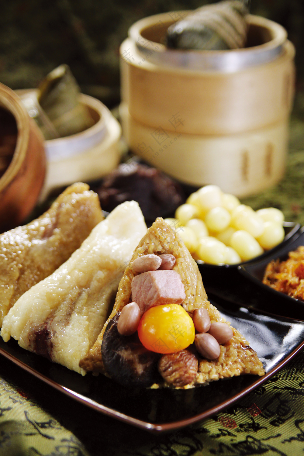 唯美粽子照片图片包粽子粽子摄影裹粽籺粽子摄影端午节茶餐厅粽子