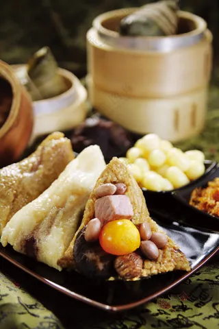 唯美粽子照片图片包粽子粽子摄影裹粽籺粽子摄影端午节茶餐厅粽子